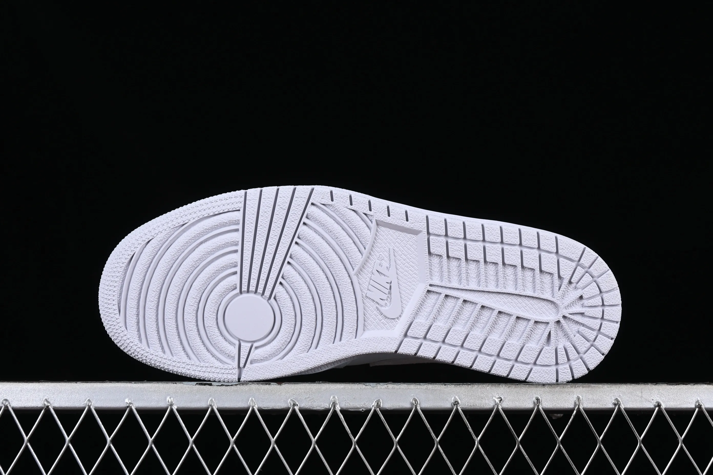 All categories Air Jordan Jordan series basketball shoes Air Jordan 1 Low G version pure original Air Jordan 1 Low OG "Shattered Backboard" AJ1 Joe 1 customized version white buckle shredded full head layer low-top basketball shoes CZ0790-100